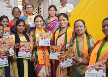 सोलापुरात सासऱ्यांसाठी सुनबाई निवडणूक प्रचाराच्या मैदानात