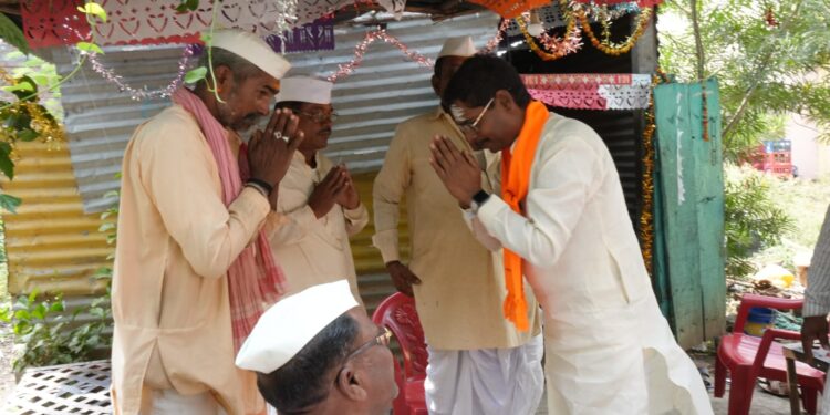 गावागावात, कट्ट्या कट्ट्यावर अन् चौका चौकात महादेव कोगनुरे यांचीच चर्चा