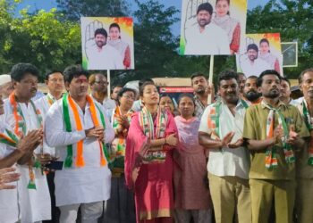 आता रिक्षा रिक्षातून होणार ‘चेतन भाऊंची मार्केटिंग’ ; शहर मध्य मधील रिक्षाचालकांचा काँग्रेस उमेदवार नरोटे यांना पाठिंबा