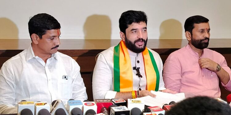 ‘आता गोव्याला चला विमानातून ‘ सोलापुरातून मुंबई व गोव्याला विमानसेवा ; कधी सुरू होणार ; मुरलीधर मोहोळ यांनी दिली माहिती