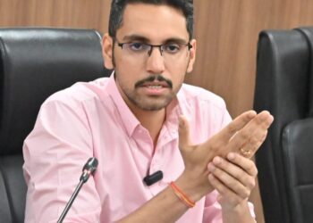 अभिनंदन आशीर्वाद सर ! जिल्हाधिकारी यांचे उत्कृष्ट नियोजन ; 2019 च्या तुलनेत 2024 वाढला मतदारांचा एवढा टक्का