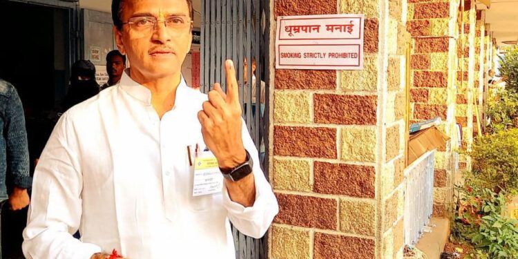 दक्षिण सोलापूर मतदारसंघात धर्मराज काडादी वीस हजार मताधिक्याने विजय होणार ; या नेत्याने बांधला अंदाज