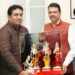 CM देवेंद्र फडणवीस यांना सोलापूरचे आमदार देवेंद्र कोठे यांनी दिली अनोखी भेट