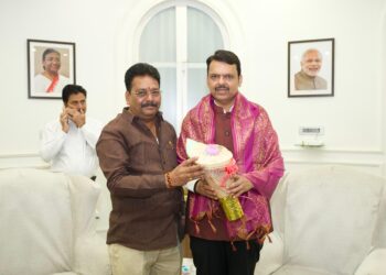 सोलापूरचा ‘नेता’ देवेंद्र फडणवीस यांच्या सत्काराला ; साहेबांनी दिला हा शब्द