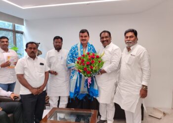 सोलापूरचे आनंद चंदनशिवे लाडक्या मामांच्या सत्काराला पुण्यात