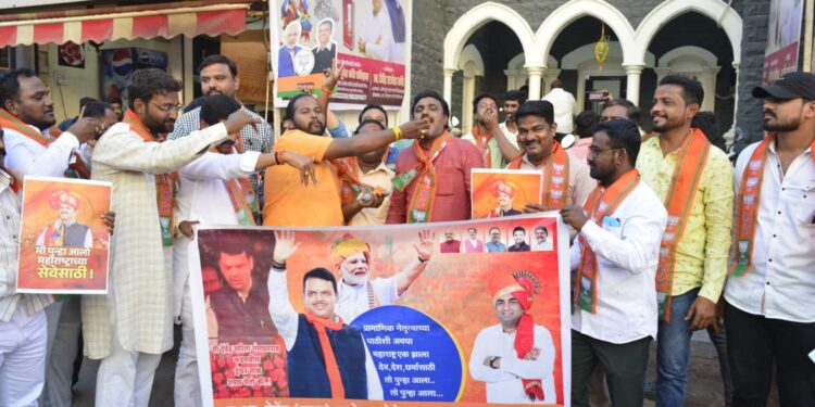 आमदार देवेंद्र कोठे यांच्या संपर्क कार्यालयाबाहेर भाजयुमोचा जल्लोष…