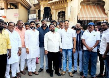 एकनाथ शिंदेंसाठी नाही पण तानाजी सावंतांना आरोग्य मंत्री करण्यासाठी सोलापूरचे निलंबित नेते सरसावले !