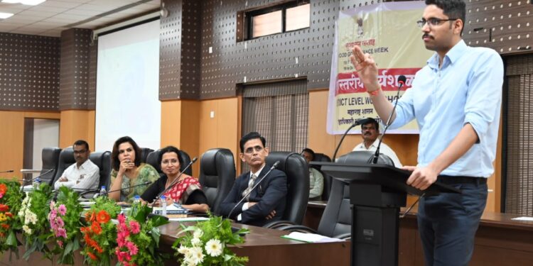 सोलापूर जिल्हाधिकारी कुमार आशीर्वाद यांनी दिल्या शासकिय विभागांना या सूचना