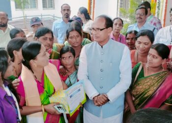 सोलापूरच्या लाडक्या बहिणीची मुख्यमंत्री व केंद्रीय कृषिमंत्र्यांकडे मागणी ; अल्पभूधारक शेतकऱ्यांना…..