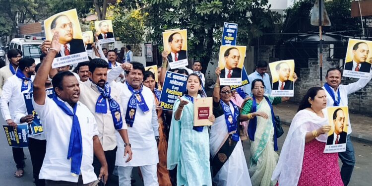 सोलापुरात काँग्रेसचा डॉ. बाबासाहेब आंबेडकर सन्मान मोर्चा ; अमित शहा यांच्या….. ; काँग्रेसच्या घोषणांनी वेधले लक्ष