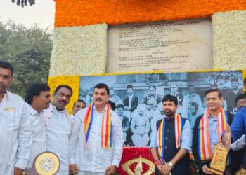 आनंद चंदनशिवे यांचे मंत्री दत्ता भरणे व माजी मंत्री संजय बनसोडे यांच्या समवेत अभिवादन