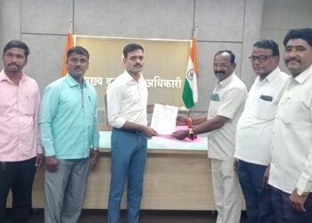 सोलापूर झेडपीच्या शासकीय वाहनांवर खाजगी ड्रायव्हर का? वाहन चालक ठेवणारा तो ‘वाझे’ कोण?