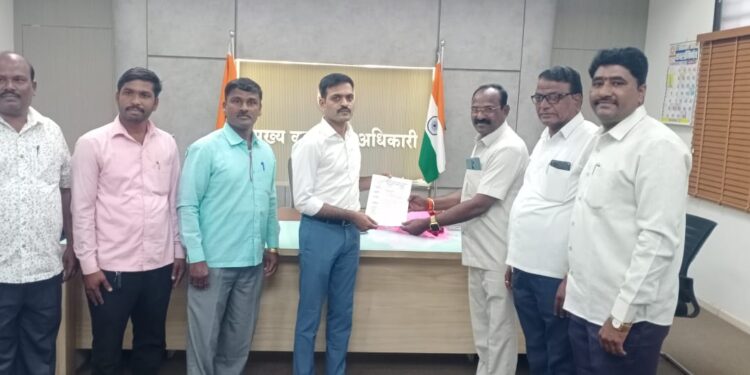 सोलापूर झेडपीच्या शासकीय वाहनांवर खाजगी ड्रायव्हर का? वाहन चालक ठेवणारा तो ‘वाझे’ कोण?