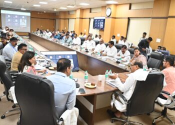 सोलापुरात झाला जलसंपदा मंत्री राधाकृष्ण विखे पाटीलांच्या अभिनंदनाचा ठराव ; दादा बापूंचे अनुमोदन