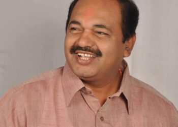 महेश कोठे पंचतत्वात विलीन ; शोकाकुल वातावरणात अंत्यसंस्कार ; अंत्ययात्रेस हजारांचा जनसमुदाय