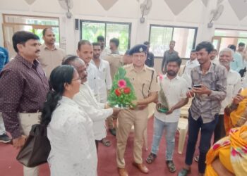 सोलापुरात पोलीस अधीक्षकांनी घेतले दहा टॉपचे गुन्हेगार दत्तक ; गुन्हेगारांच्या आयुष्यात उजाडली नवी ‘पहाट ‘