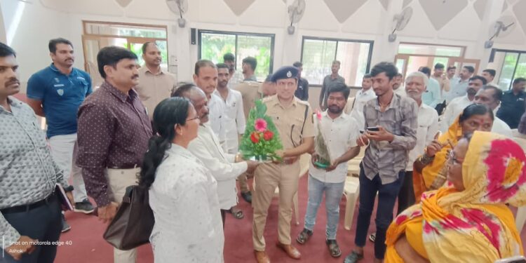 सोलापुरात पोलीस अधीक्षकांनी घेतले दहा टॉपचे गुन्हेगार दत्तक ; गुन्हेगारांच्या आयुष्यात उजाडली नवी ‘पहाट ‘