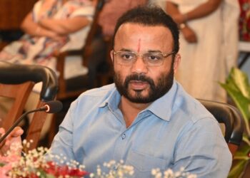 काय राव ! नव्या पालकमंत्र्यांचा पहिलाच दौरा अन् तो ही काँग्रेस नेत्याच्या चित्रपट थिएटरच्या उद्घाटनासाठी