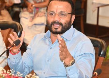 मला सिद्धेश्वरांचा आशीर्वाद ! पत्रकारांच्या राजकीय गुगली प्रश्नावर पालकमंत्री जयकुमार गोरे असे का म्हणाले