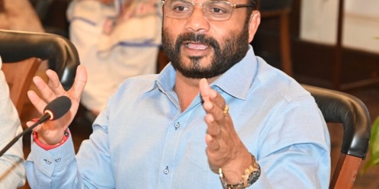 मला सिद्धेश्वरांचा आशीर्वाद ! पत्रकारांच्या राजकीय गुगली प्रश्नावर पालकमंत्री जयकुमार गोरे असे का म्हणाले