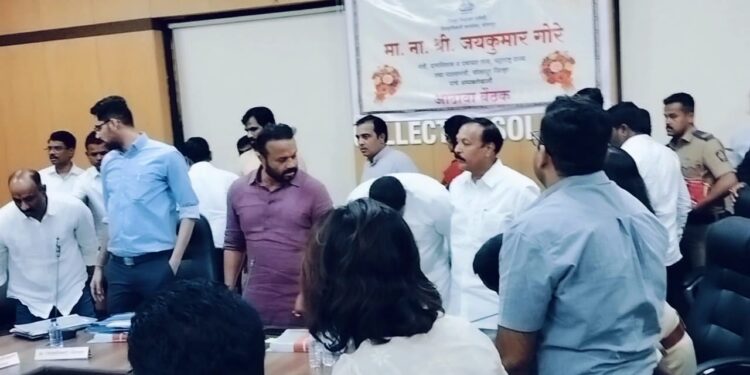 “विजयमालक, सचिनदादा, समाधान दादा कुठे आहेत” पालकमंत्र्यांनी जपले राजकीय ऋणानुबंध ; अधिकारी मात्र सव्वा दोन तास ताटकळत