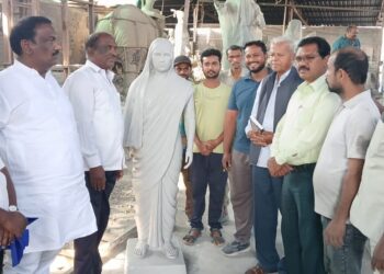 त्यागमूर्ती माता रमाई यांच्या पुतळ्याची पाहणी ; काम अंतिम टप्प्यात