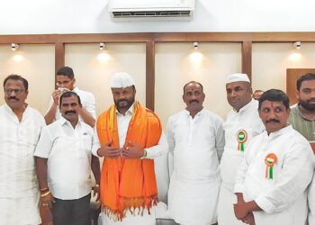 पालकमंत्री जयकुमार गोरे यांचा इच्छा भगवंताची मित्र परिवाराच्या वतीनं सत्कार