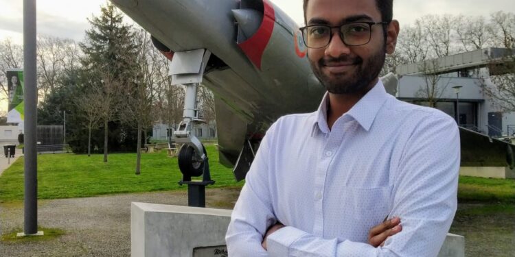 अंतराळात पाठविलेले 3 उपग्रह बनविण्यात सोलापूरचे सुपुत्र नीरज गाडी यांचे योगदान