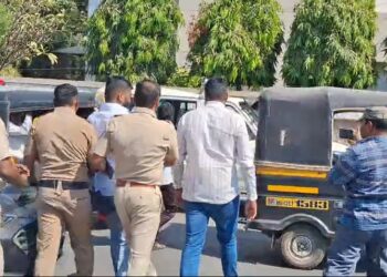 सोलापुरात भाजपच्या कार्यकर्त्याला पोलिसांनी घेतले ताब्यात ; नूतन पालकमंत्र्यांचे….