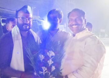 आनंद चंदनशिवे यांच्याकडून नूतन पालकमंत्र्यांचा सत्कार ; रामभाऊंनी घातली भेट