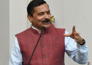 अतिसंवेदनशील जिल्ह्याला शांततेची झालर ; निवडणूक आयोगाकडून सन्मान ; जिल्हाधिकारी दिलीप स्वामी यांची यशस्वी वर्षपूर्ती