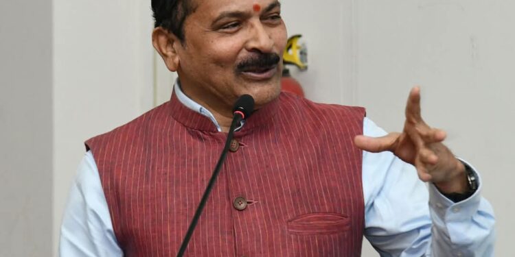 अतिसंवेदनशील जिल्ह्याला शांततेची झालर ; निवडणूक आयोगाकडून सन्मान ; जिल्हाधिकारी दिलीप स्वामी यांची यशस्वी वर्षपूर्ती