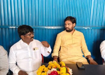 राम सातपुते -त्रिभुवन धाईंजे भेट ; माळशिरसची समीकरणे बदलणार ; अकलूजकरांना धक्का