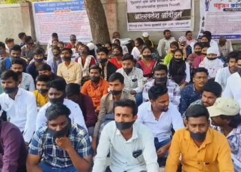 मुख्यमंत्री, आम्हाला मुदतवाढ द्या ! सोलापुरात शेकडो युवकांचे आत्मक्लेष आंदोलन