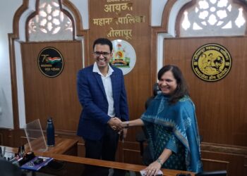 नवे आयुक्त सचिन ओंबासे त्यांनी पदभार घेतला ; सोलापुरात यांना राहणार प्राधान्य