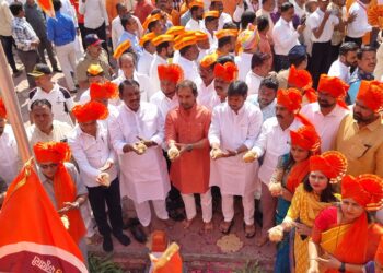शिवछत्रपतींच्या महाआरतीने स्वराज्य सप्ताहाचा मोठ्या उत्साहात जल्लोषात शुभारंभ