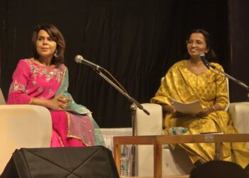 “एक मैं और एक तू | दोनो मिले इस तरह ” महिला अधिकाऱ्यांनी गाजवली मैफील