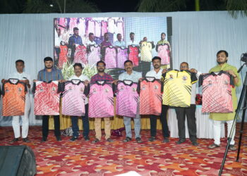 काँग्रेस राष्ट्रवादीच्या नेत्यांना मिळाली शिवसेनेची स्पॉन्सर शीप ; मराठा प्रीमियर लीगचा असा मजेशीर राजकीय योग