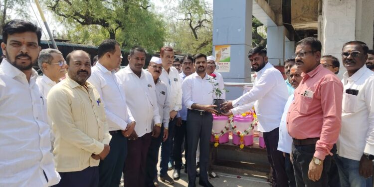 सोलापूर झेडपीत लिंगायत कर्मचाऱ्यांचा सामाजिक उपक्रम ; अभ्यागतांची तहान भागवणार