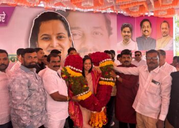 किसन जाधव अदितीताईंच्या सत्काराला रायगड मध्ये ; वाढदिनी शुभेच्छा देत केली हि मागणी