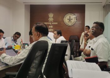 आमदार देवेंद्र कोठे यांच्या पाठपुराव्याला यश ; अक्कलकोट रस्ता एमआयडीसीतील विकासकामांचा मार्ग मोकळा