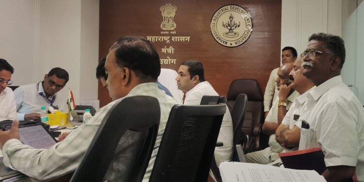 आमदार देवेंद्र कोठे यांच्या पाठपुराव्याला यश ; अक्कलकोट रस्ता एमआयडीसीतील विकासकामांचा मार्ग मोकळा