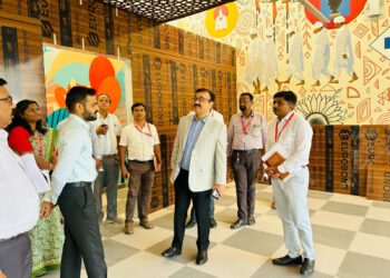 विभागीय आयुक्त पुलकुंडवार यांची सोलापूर जिल्हा परिषदेला भेट ! सिईओ जंगम यांचे कामांचे कौतुक