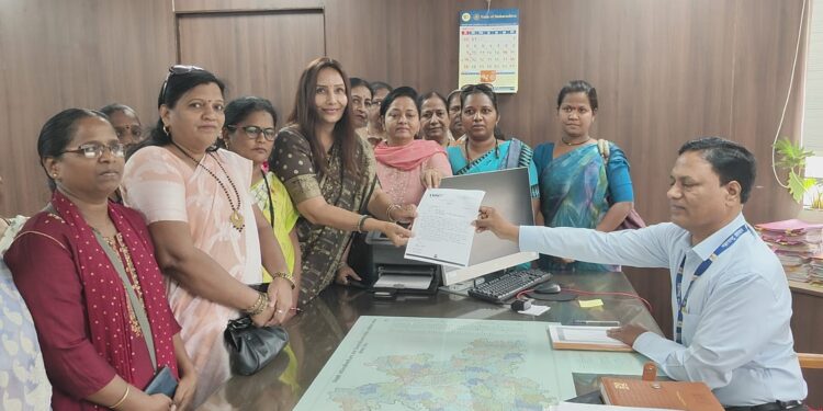 चार महिन्यांपासून निराधारांचे अनुदान प्रलंबित ; सोलापुरात महिला संघटना सरसावली !