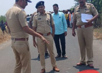 सोलापूर ब्रेकिंग : मोहोळ तालुक्यात पती-पत्नीवर गोळीबार ; हल्लेखोर फरार, पत्नी गंभीर