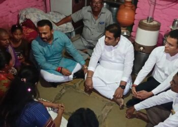 पालकमंत्री असावा तर असा ! मयत मुलींच्या कुटुंबियांना वैयक्तिक एक लाख देण्याची घोषणा