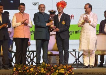 सोलापूरचे जलतरणपट्टू आदित्य गिराम यांना शिवछत्रपती पुरस्कार प्रदान