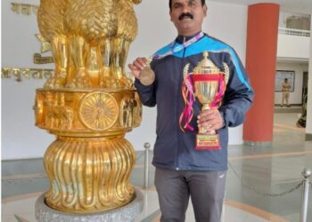 पोलीस हवालदार आसिफ मुजावर यांचे निधन ; पोलीस दलातर्फे हवेत गोळ्या झाडून सशस्त्र मानवंदना