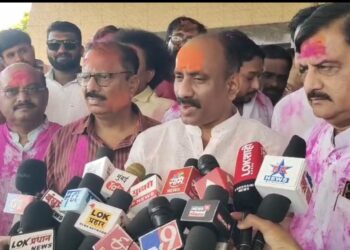 कल्याणशेट्टी, माने, हसापुरे यांचीच सोलापूर बाजार समितीवर मालकी ; ग्रामपंचायत मध्ये मात्र बापूंनी ताणले !