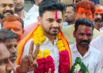 मनीष देशमुख यांचा पहिल्याच निवडणुकीत दमदार विजय ; राजकीय संस्कृतीचे दर्शन